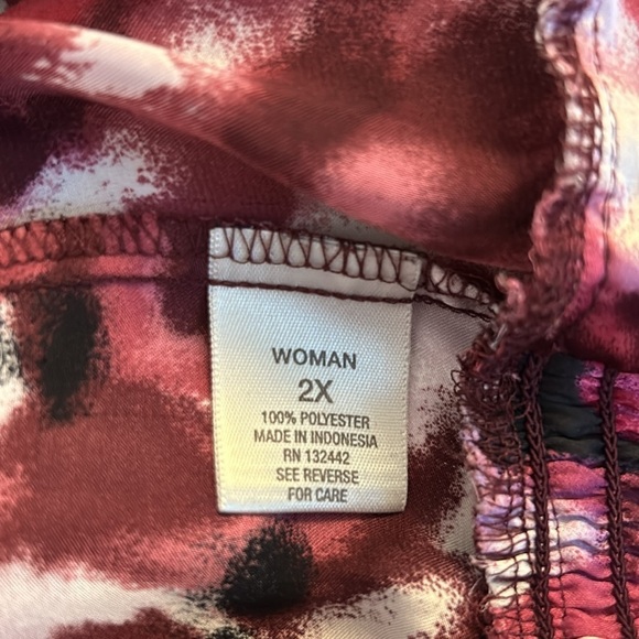 Dress Barn Purple & White Floral V-Neck Front Ruffle Sleeveless Top Size 2X - Picture 8 of 8